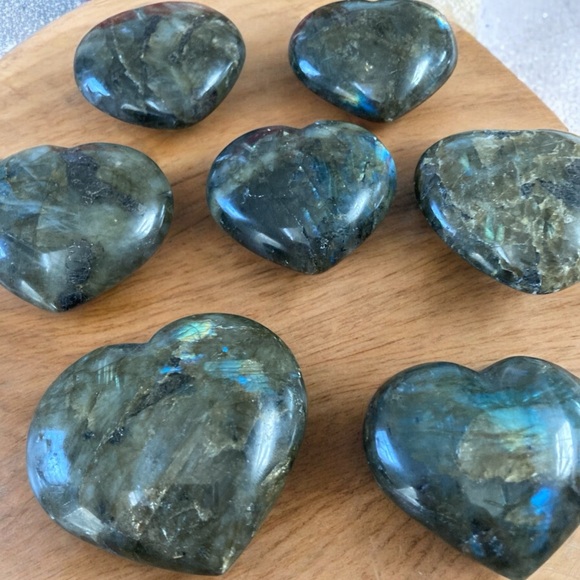 Gorgeous polish 2 to 3 inch labradorite hearts - Picture 2 of 2